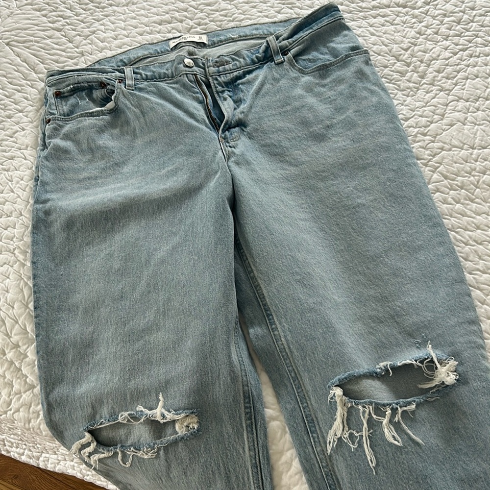 Abercrombie — never worn — great summer staple